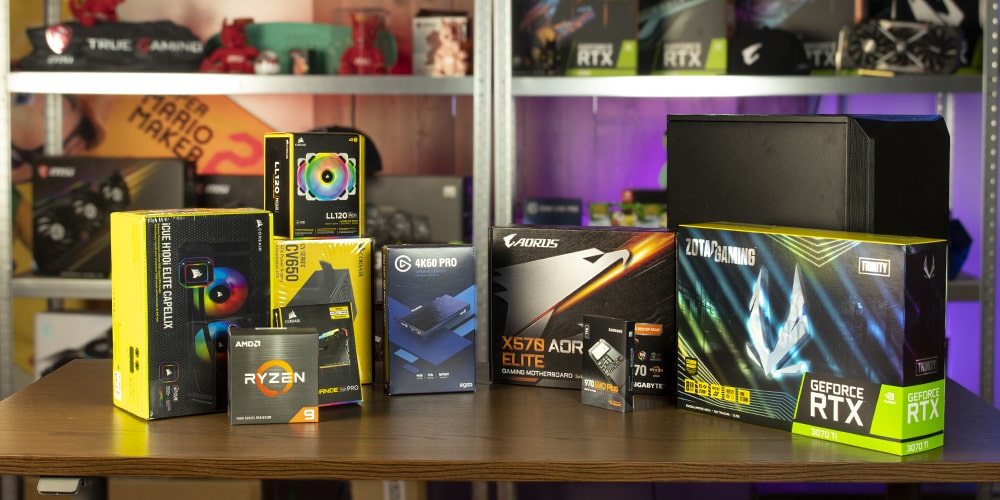 Computeronderdelen van prebuilt gamepc op houten tafel