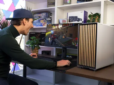 Een Game PC met monitor in de showroom van Computer-Bestel.nl